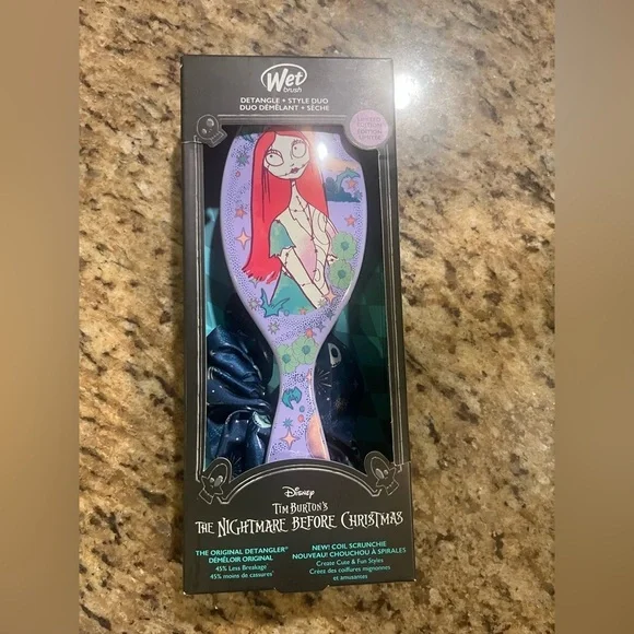 Wet Brush Nightmare Before Christmas Sally Detangling Hair Brush - Picture 1 of 5